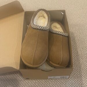 Ugg Tasman II. New. Kids 4.